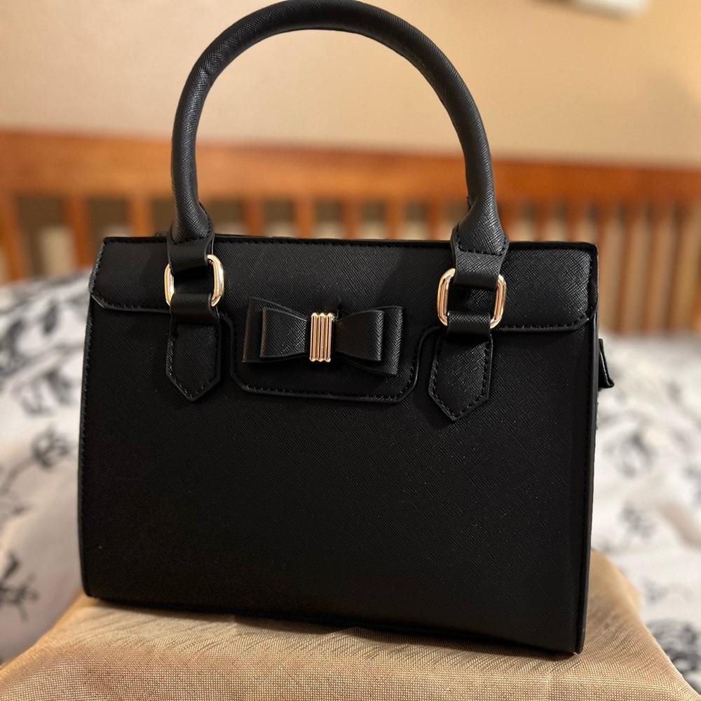 🌸💕 La Terre Black purse handbag with bow in front